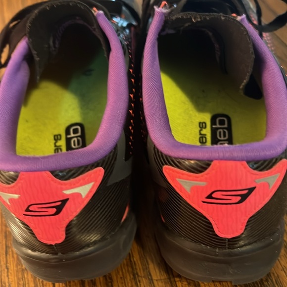 Like new : Skechers Go Meb Running Shoes Womens size 7.5. Black Purple Pink KRS - Picture 3 of 8